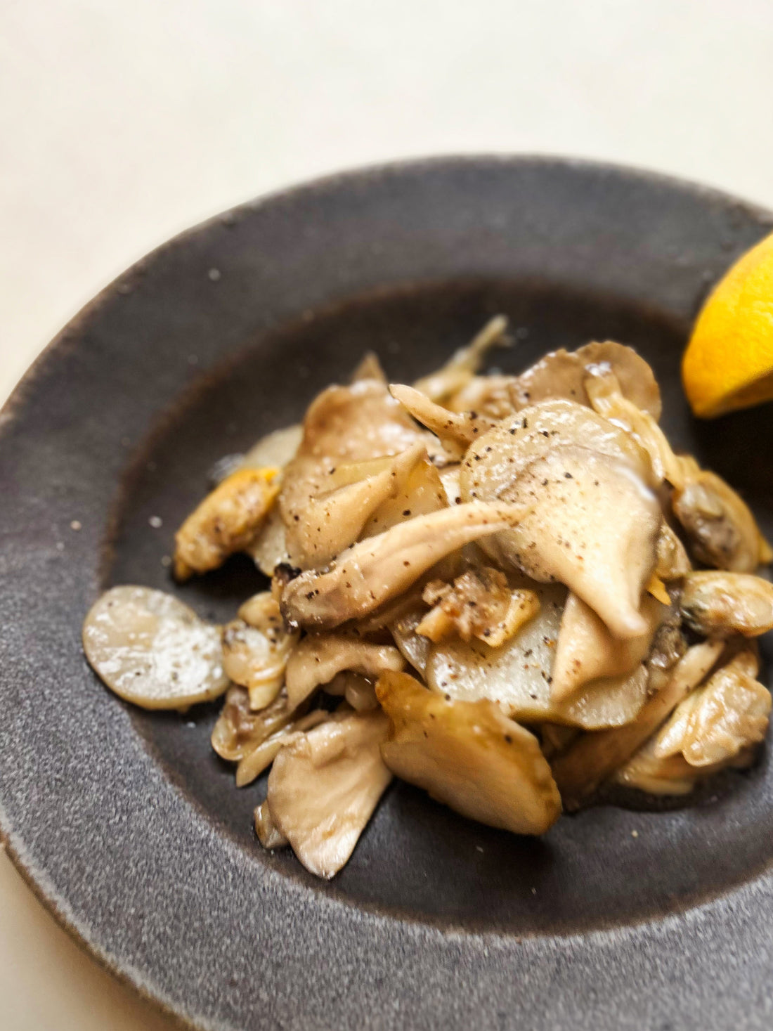 舞茸と菊芋とあさりのソテー